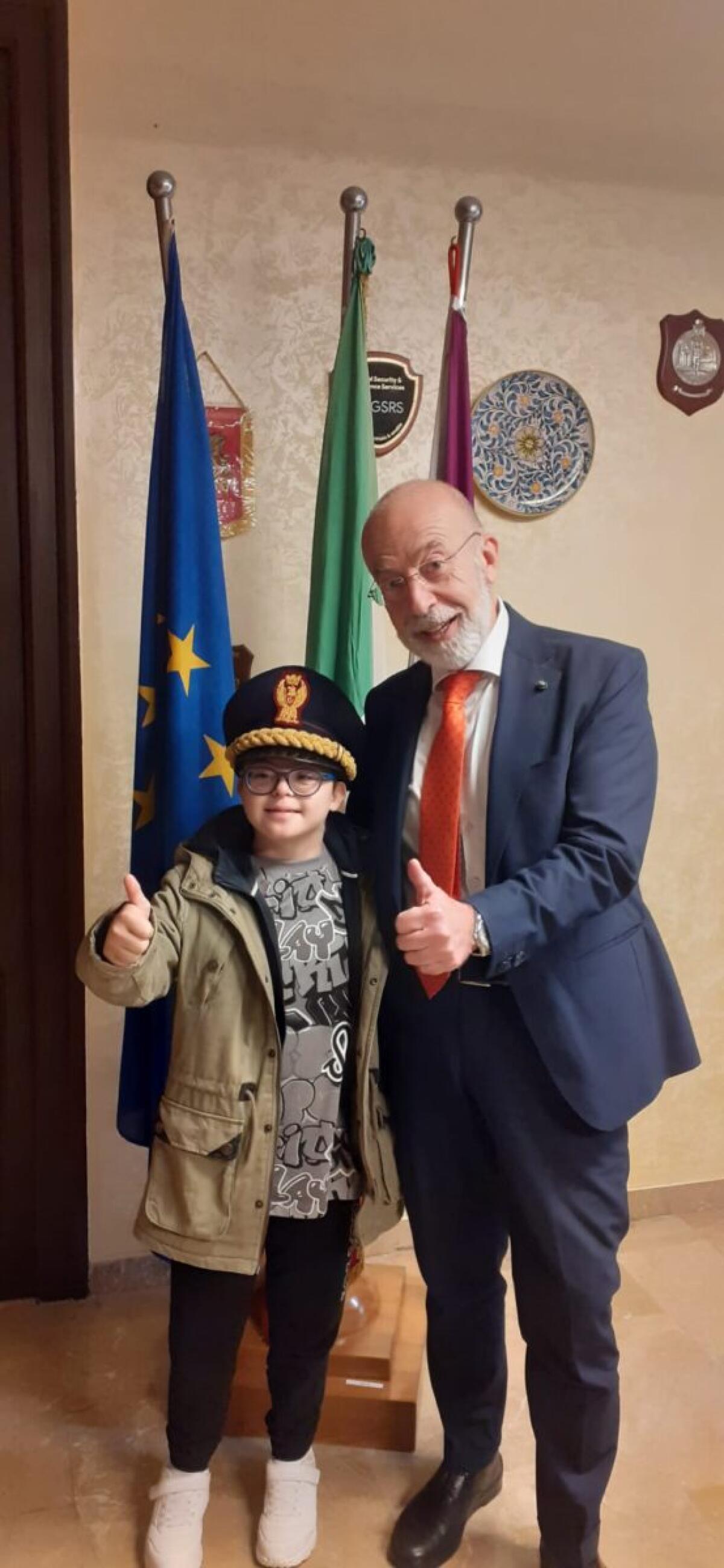 Il Questore di Agrigento incontra Gabriele, sostenitore della Polizia di Stato