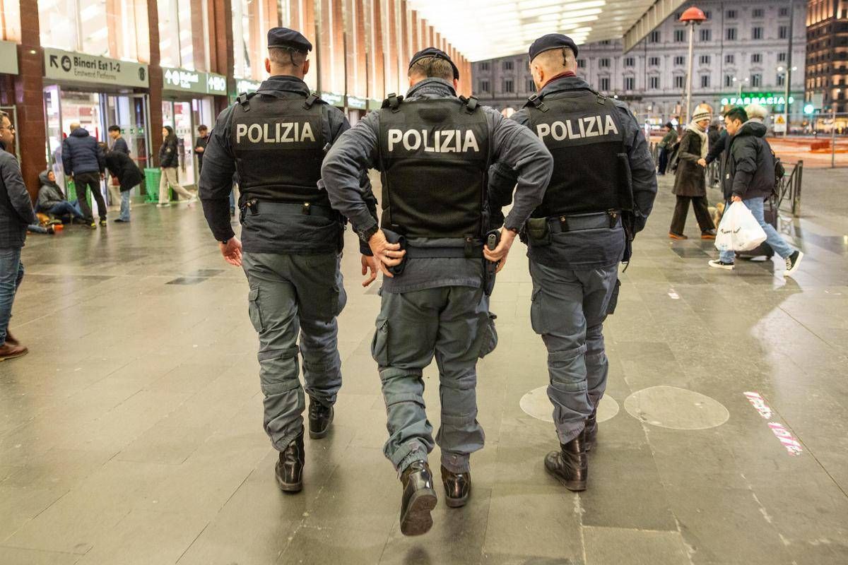 Tolleranza zero sui coltelli ed espulsioni più facili, il pacchetto sicurezza allo studio del governo - 