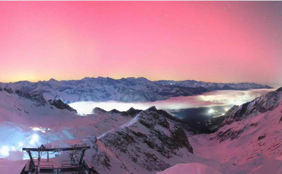 Tempesta solare colpisce la Terra, è la più potente degli ultimi 20 anni: e l'aurora boreale illumina i cieli - 