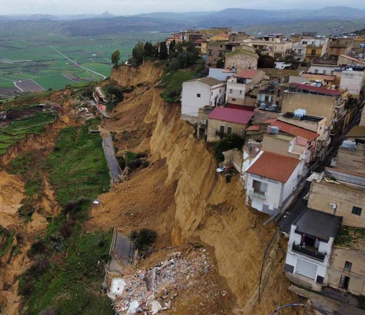 Frana a Niscemi, il sindaco agli abitanti: "State a casa" - 