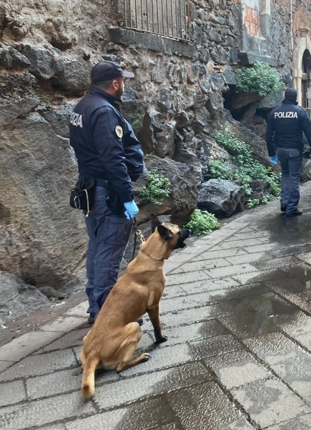 Polizia di Catania intensifica controlli nel quartiere San Berillo Vecchio per contrastare illegalità e spaccio di droga - 