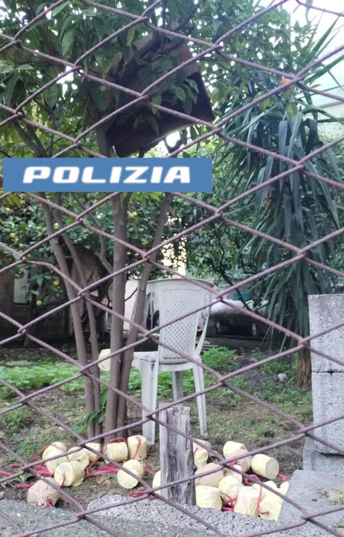 Polizia di Catania: Arrestato uomo con laboratorio per ordigni artigianali a Misterbianco - 
