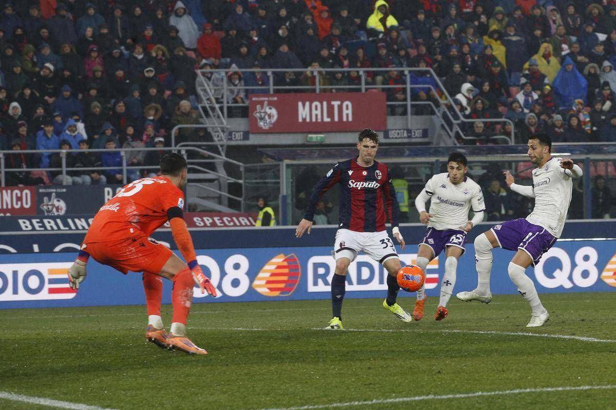Bologna-Fiorentina 1-2, vittoria viola con dedica a Commisso - 