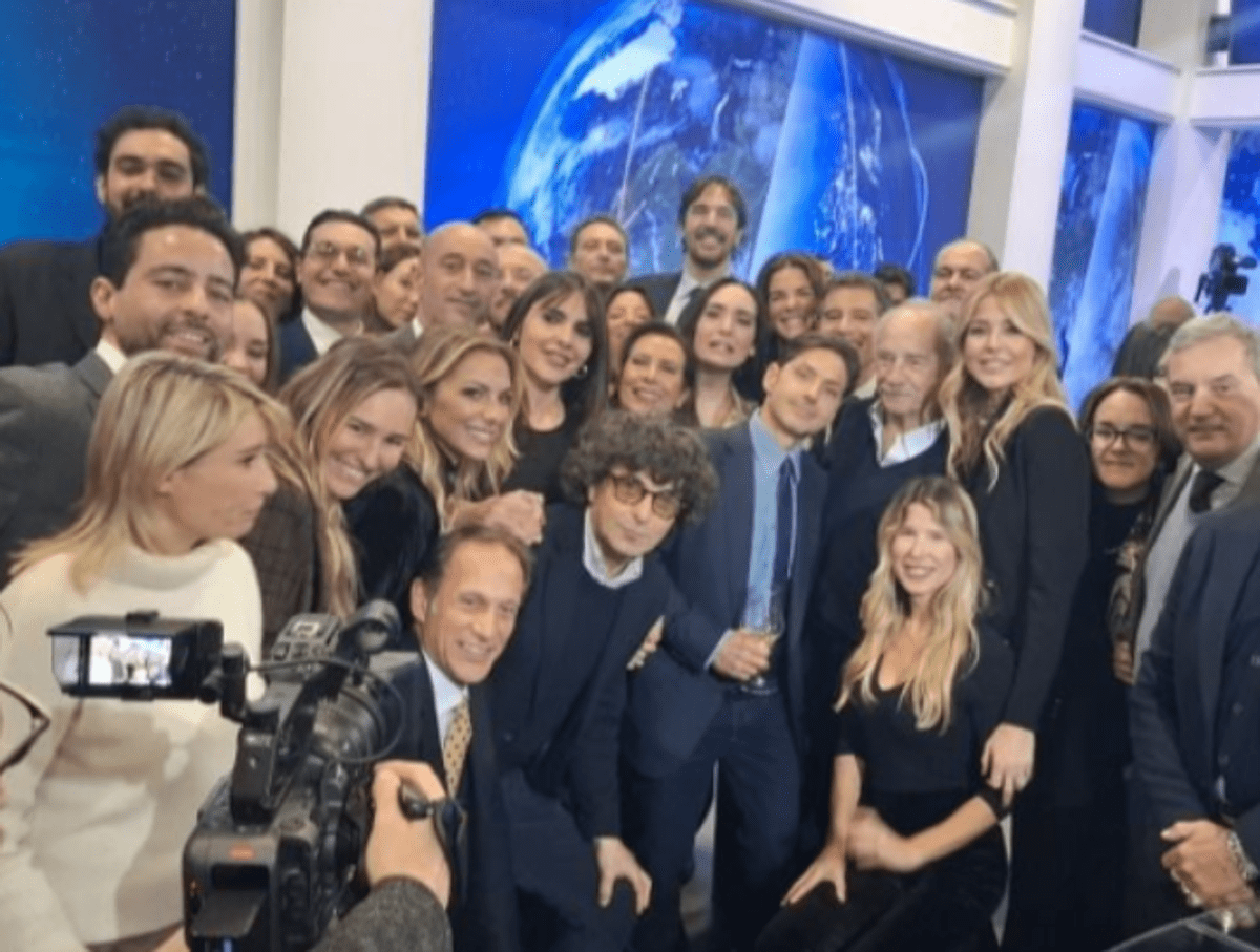 Pier Silvio Berlusconi, 34 anni del Tg5: "Come il buon vino, migliora nel tempo" - 