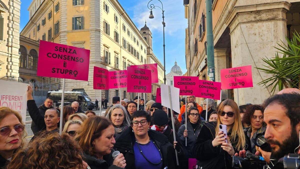Violenza sulle donne, manifestazione di fronte al Senato: protesta contro testo Bongiorno - 