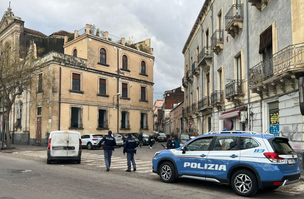 Presidio della Polizia di Catania nel quartiere San Berillo: controlli su attività commerciali e sicurezza stradale - 