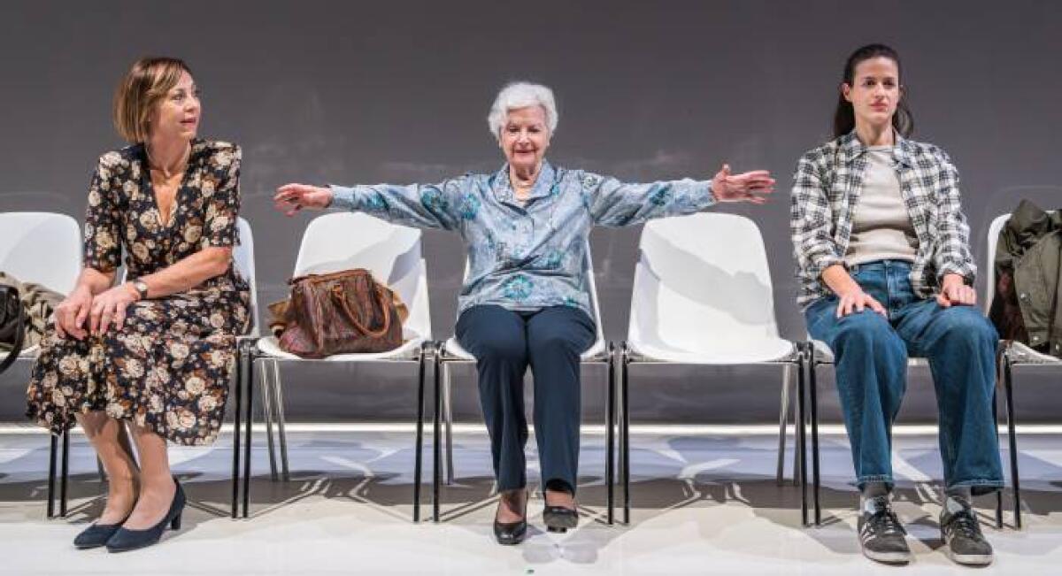 Argo: Un'Intima Riflessone sull'Esilio e la Memoria Familiare al Teatro Biondo di Palermo - 