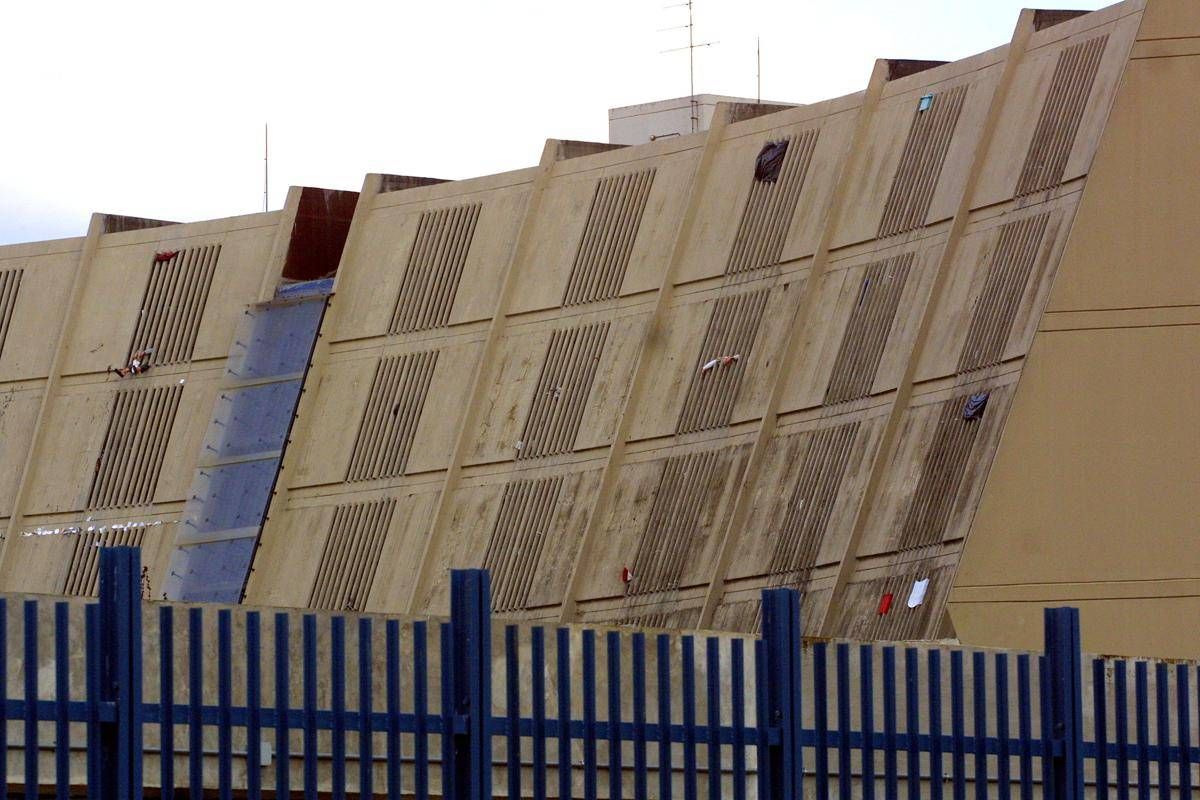 Firenze, Corte d'Appello condanna ispettrice e 8 agenti: "Torture a Sollicciano" - 