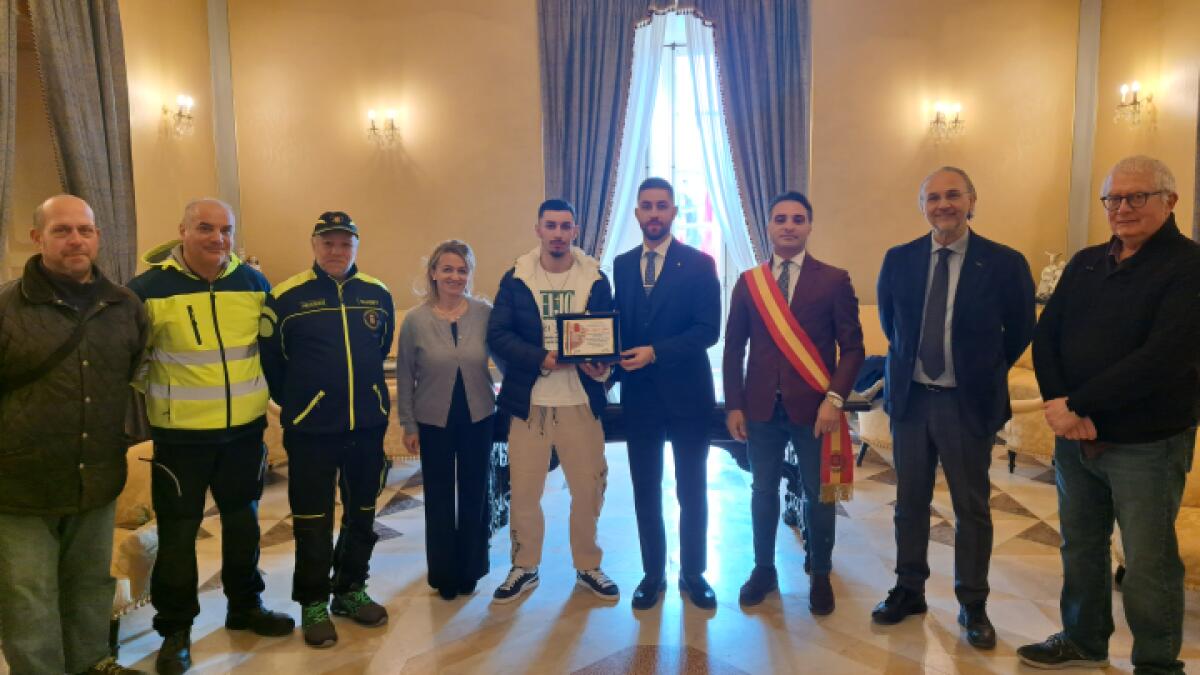 Antonio Boboc premiato dal Comune di Caltanissetta per un gesto eroico di salvataggio durante un incendio - 