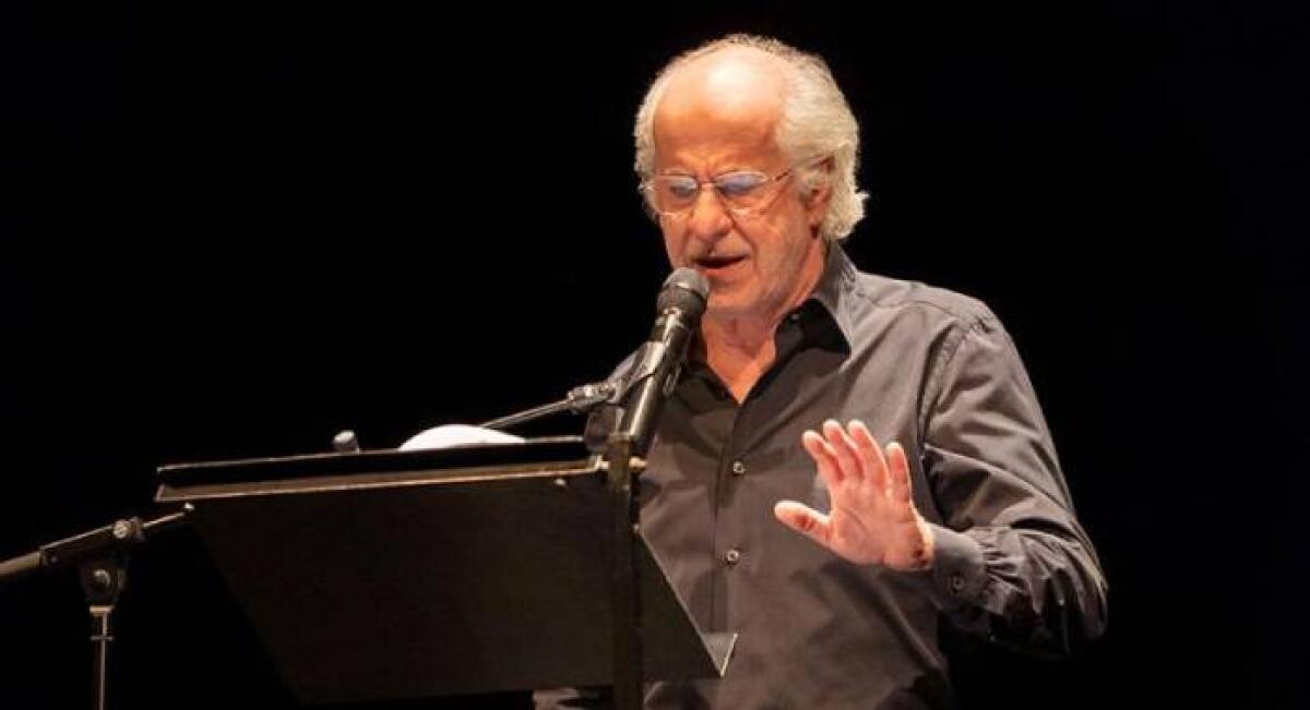 Toni Servillo porta in scena la poesia come antidoto alla depressione nel recital "Tre modi per non morire" al Teatro Biondo di Palermo - 