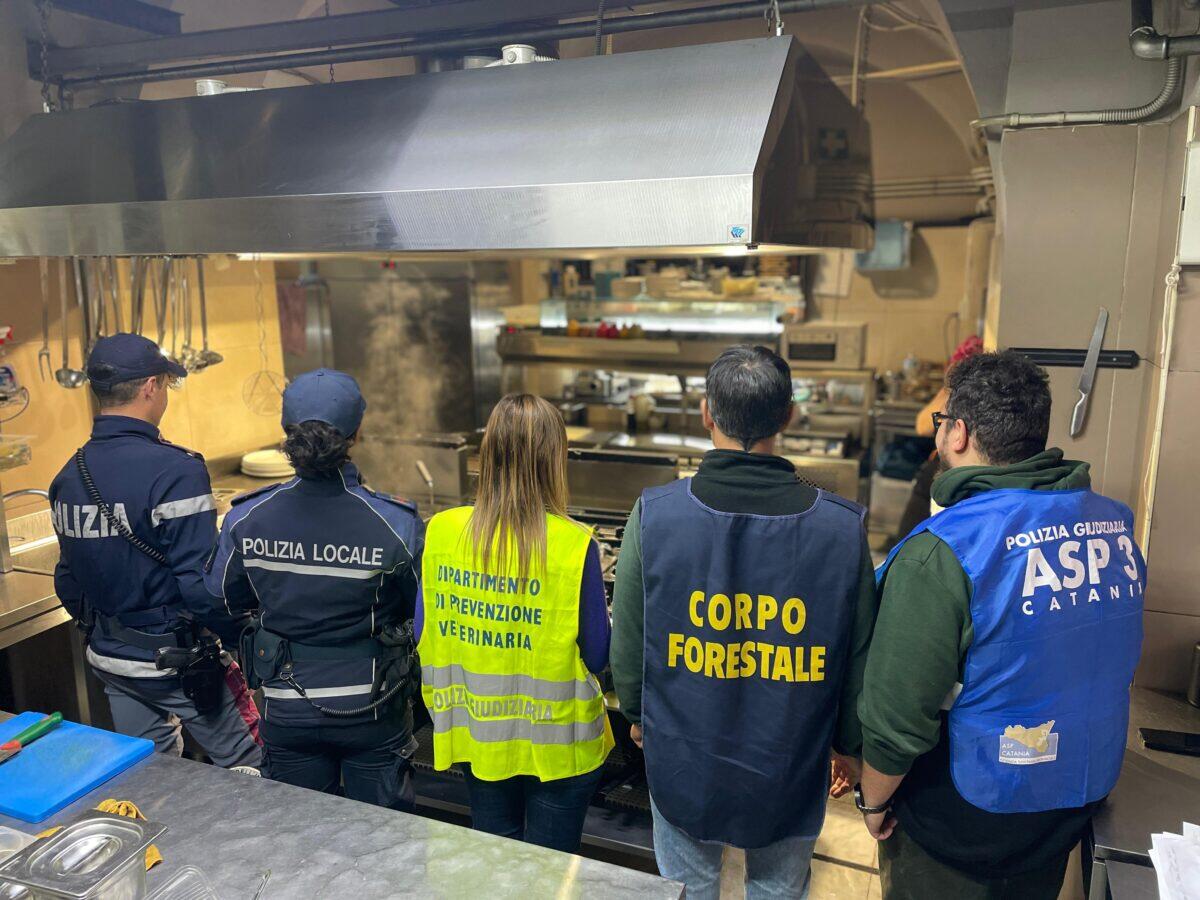 Controlli della Polizia a Catania: sanzioni e chiusure per irregolarità nei ristoranti della pescheria - 