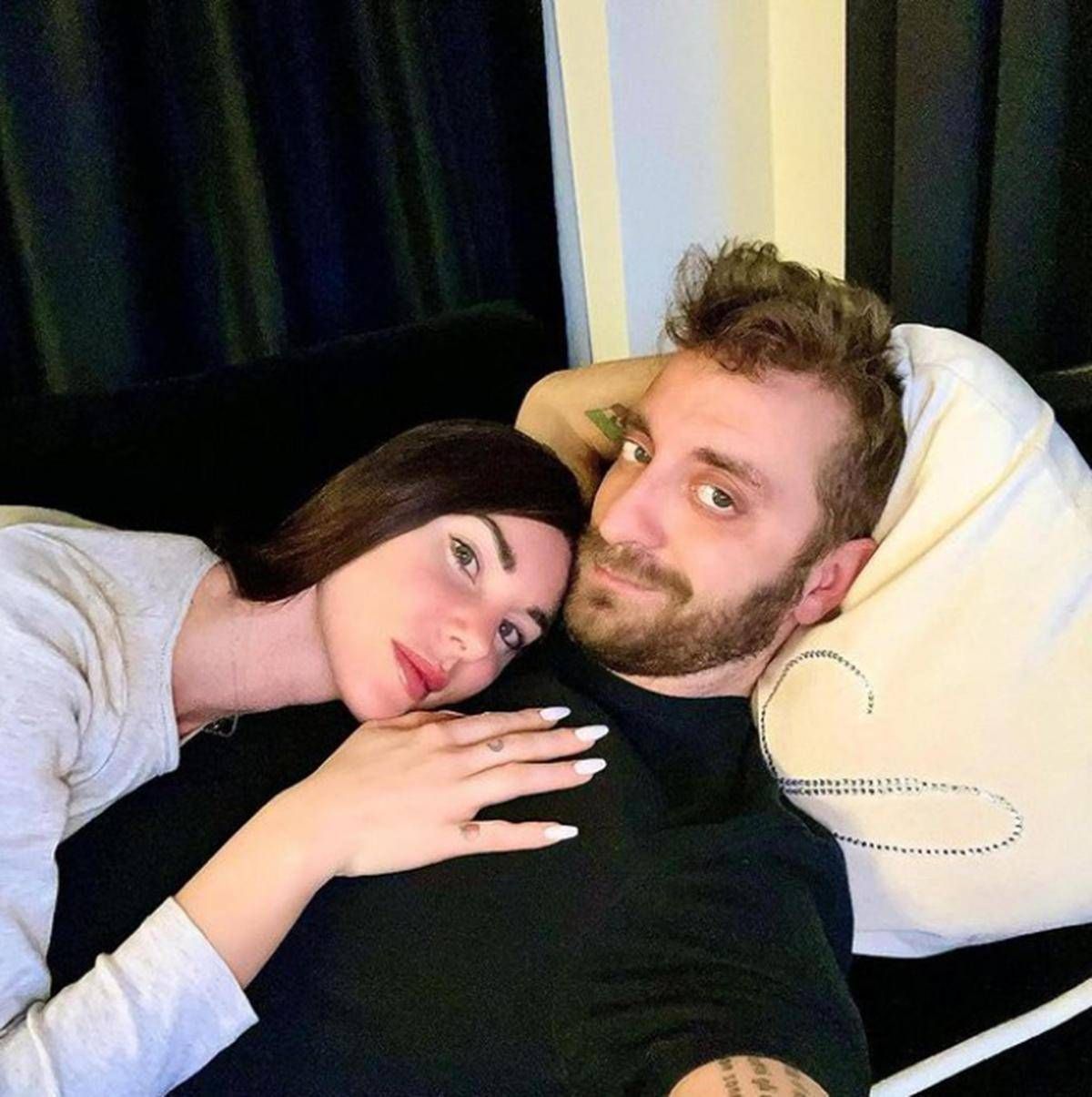 Bianca Atzei, il post social che 'cancella' Stefano Corti: lui replica così - 