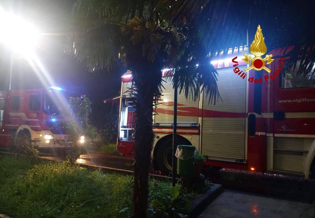 Maltempo a Roma, si allaga seminterrato: salvate due ragazze - 