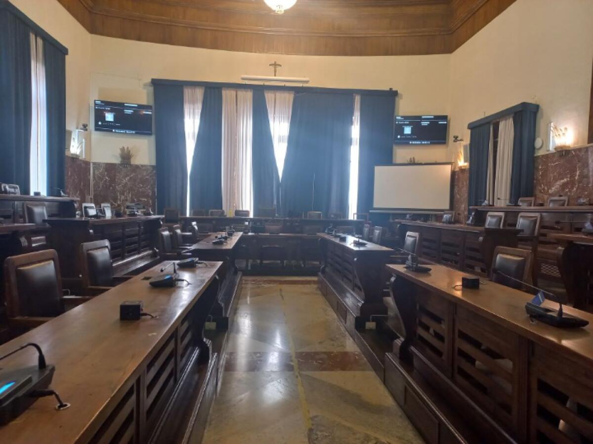 Riunione del Consiglio Comunale di Messina: approvazione del piano di valorizzazione del patrimonio immobiliare e nuove misure contro la povertà alimentare. - 