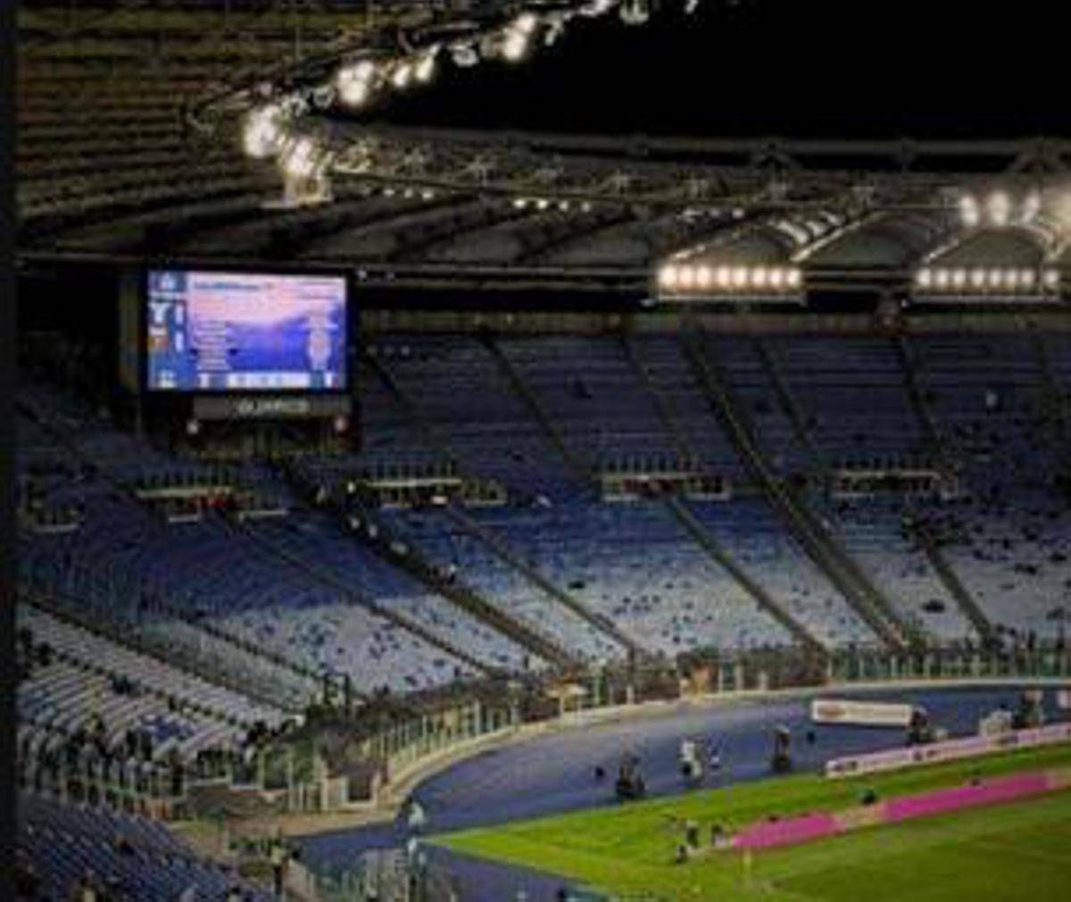 Lazio-Genoa in campo nel deserto, lo stadio Olimpico è vuoto - 