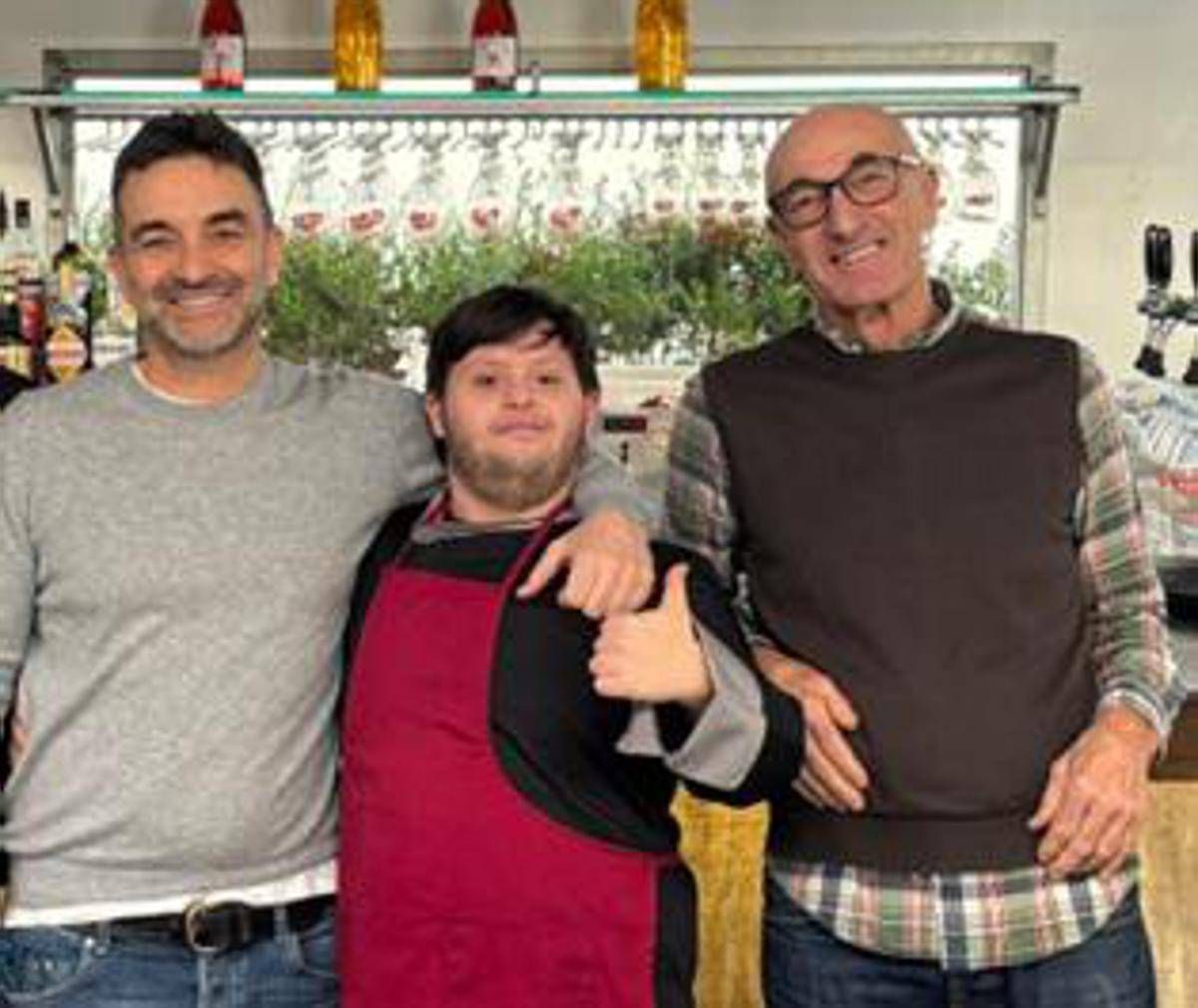 "Io qui lavoro", il ristorante che forma i ragazzi a Ostia - 