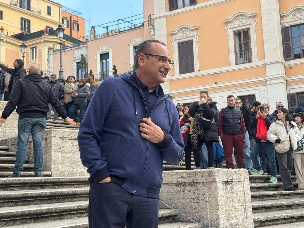Sanremo, Carlo Conti porta il Festival nel cuore di Roma e gira lo Spot in piazza di Spagna - 