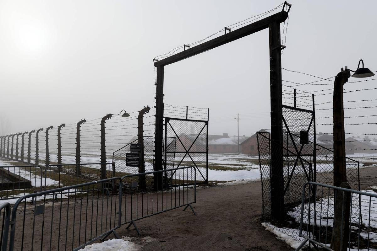 Giorno della Memoria, Meloni: "Pagina buia, condanniamo complicità del regime fascista" - 