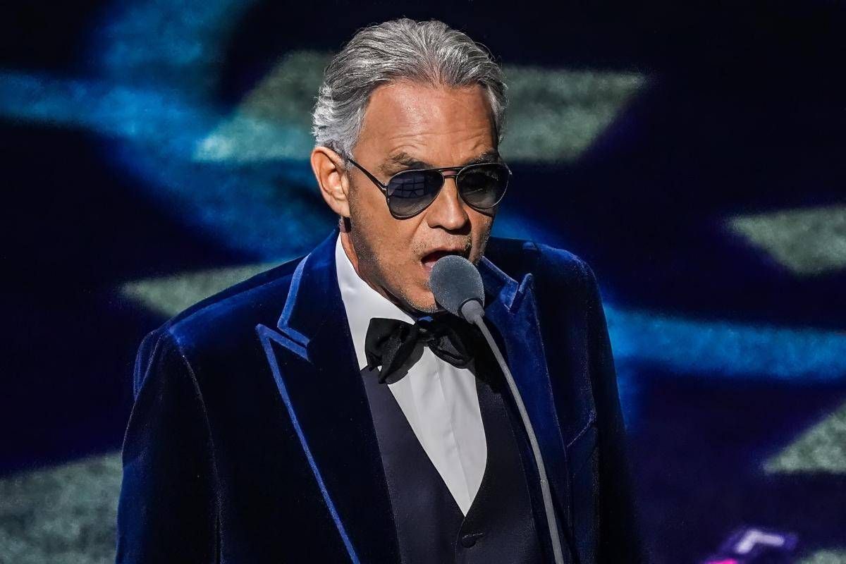 Milano Cortina 2026, Andrea Bocelli alla cerimonia di apertura - 