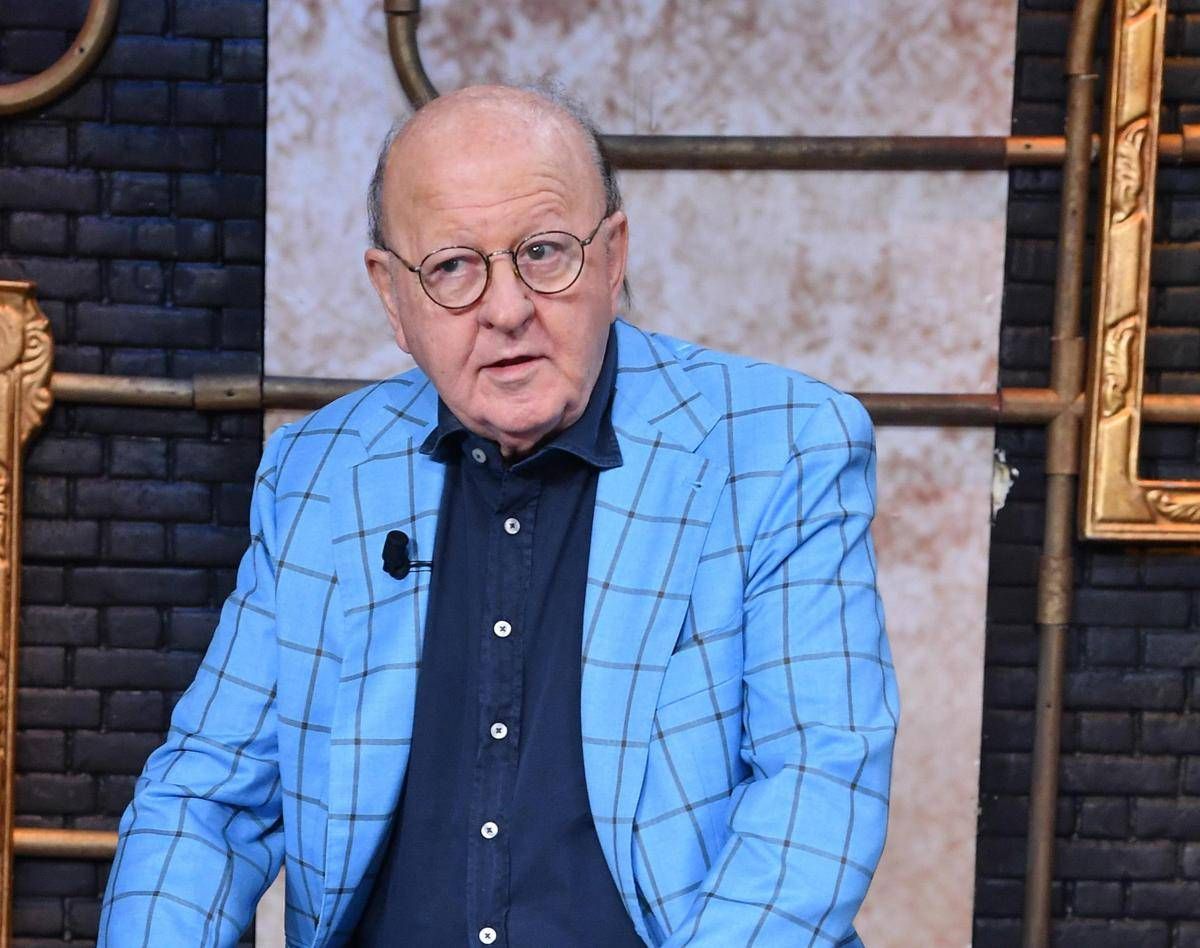 Olimpiadi Milano-Cortina, Boldi cancellato dalla lista dei tedofori: "Incompatibile con i Giochi" - 