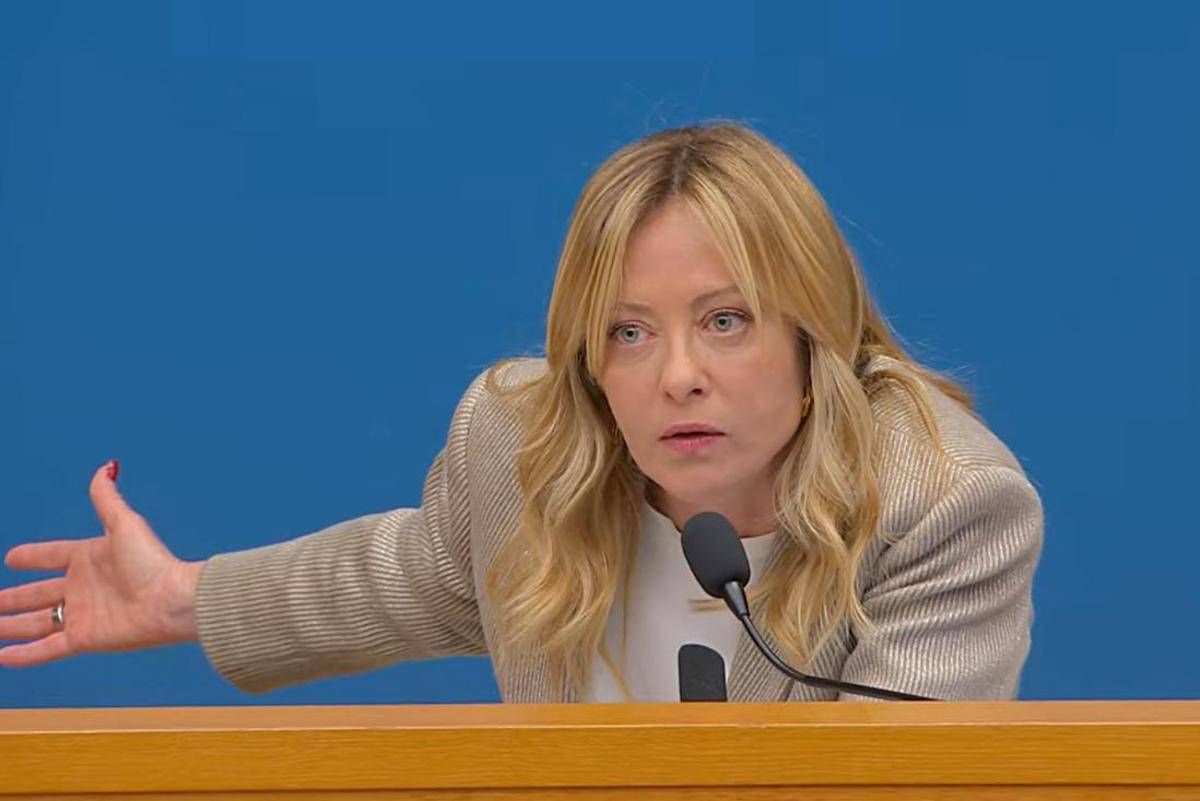 Meloni, domanda sulle tasse: "Quando pensate di farlo?". E lei risponde 'furiosa' - 