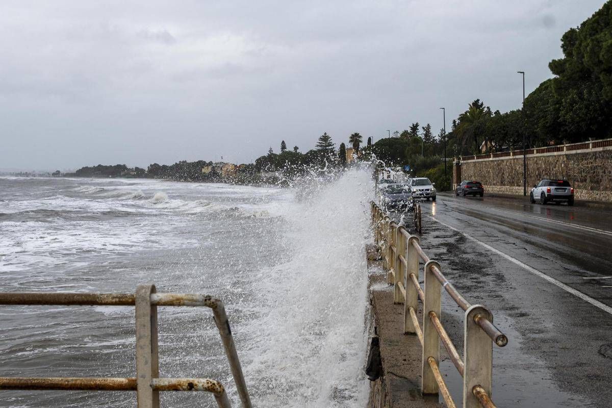 Pioggia, burrasca e forti mareggiate: è allerta meteo arancione in Sardegna - 