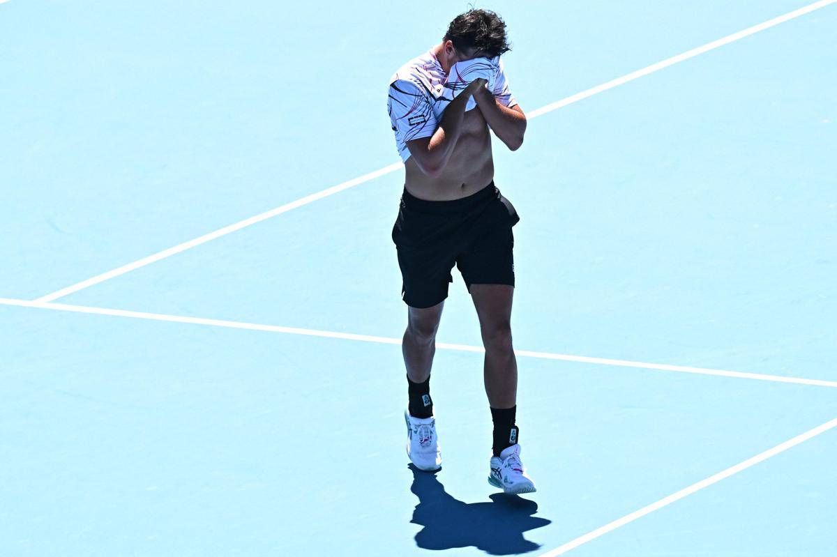 Darderi, la racchetta lanciata contro Sinner e la 'maledizione' del bambino in tribuna - 