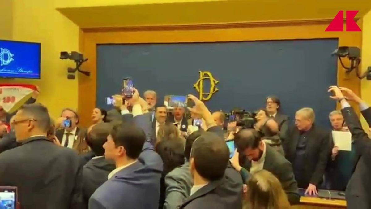 Bella Ciao e sala stampa occupata, la protesta dell'opposizione contro il convegno sulla remigrazione alla Camera - 