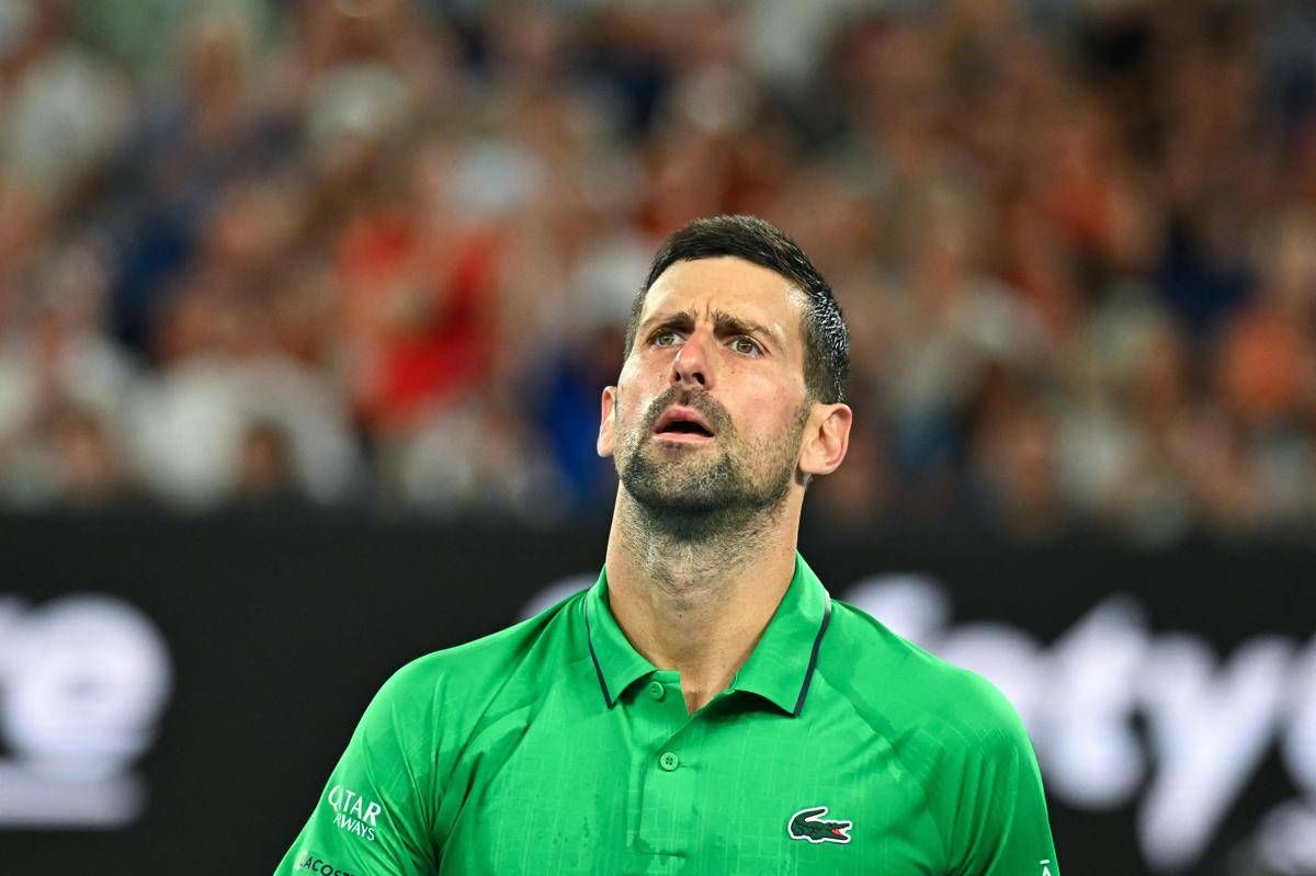 Djokovic si prende un warning e litiga con l'arbitro: "Stavo cercando il mio cappello" - 