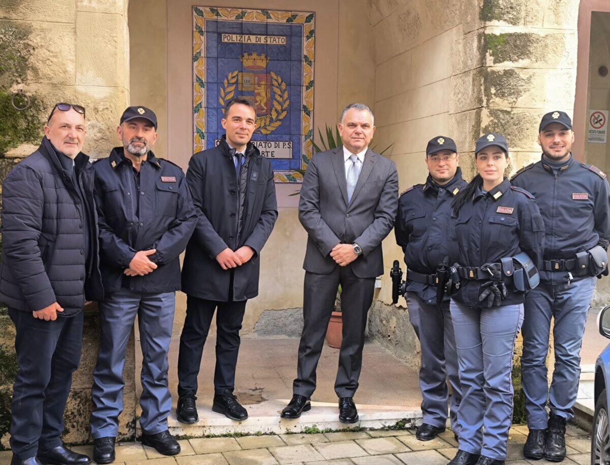 Visita del Questore di Enna al Commissariato di Leonforte: un incontro dedicato alla sicurezza e collaborazione istituzionale - 