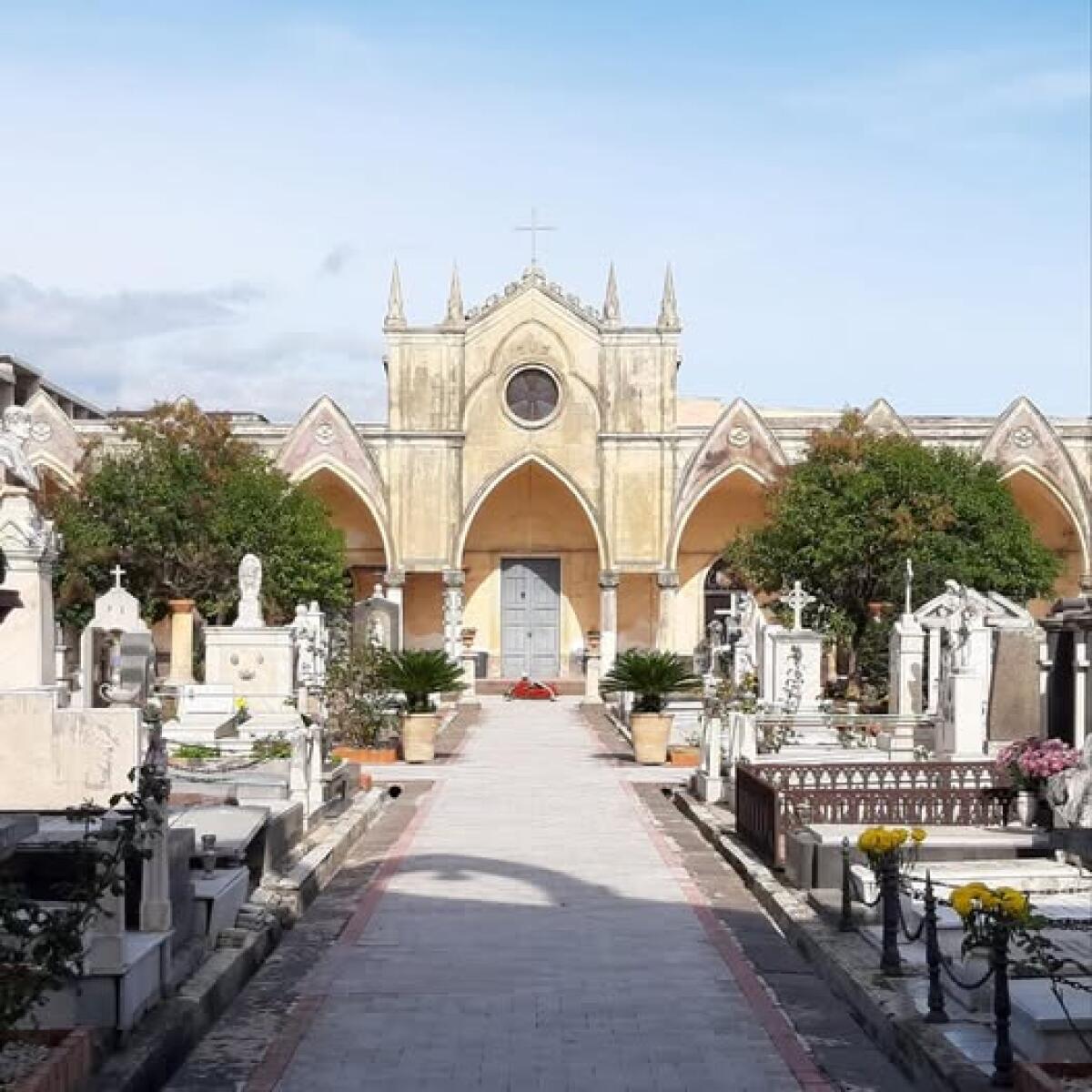 Preghiera comunitaria ad Aci Catena contro gli atti dissacratori al cimitero - 