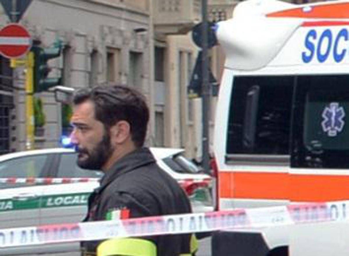 Incidente in corso Sempione a Milano tra mezzo Amsa e due auto: un morto e due feriti - 