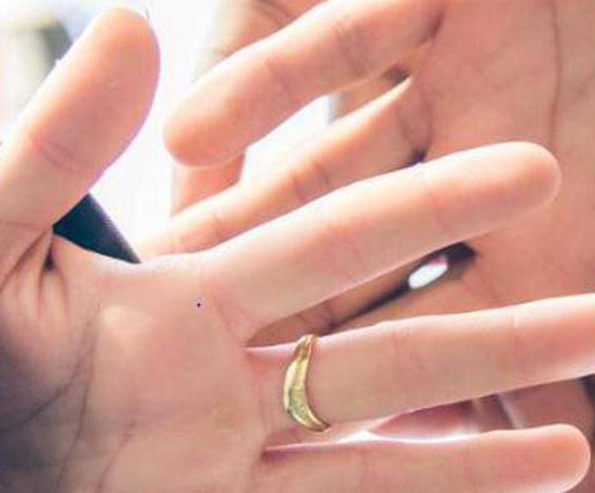 "Mi sposi?", la proposta a sorpresa nell'ufficio di polizia dopo il furto dell'anello - 