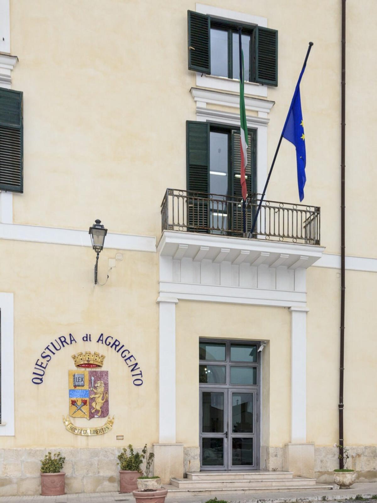 Polizia e Questura di Agrigento intensificano i controlli amministrativi nelle attività commerciali del centro cittadino - 