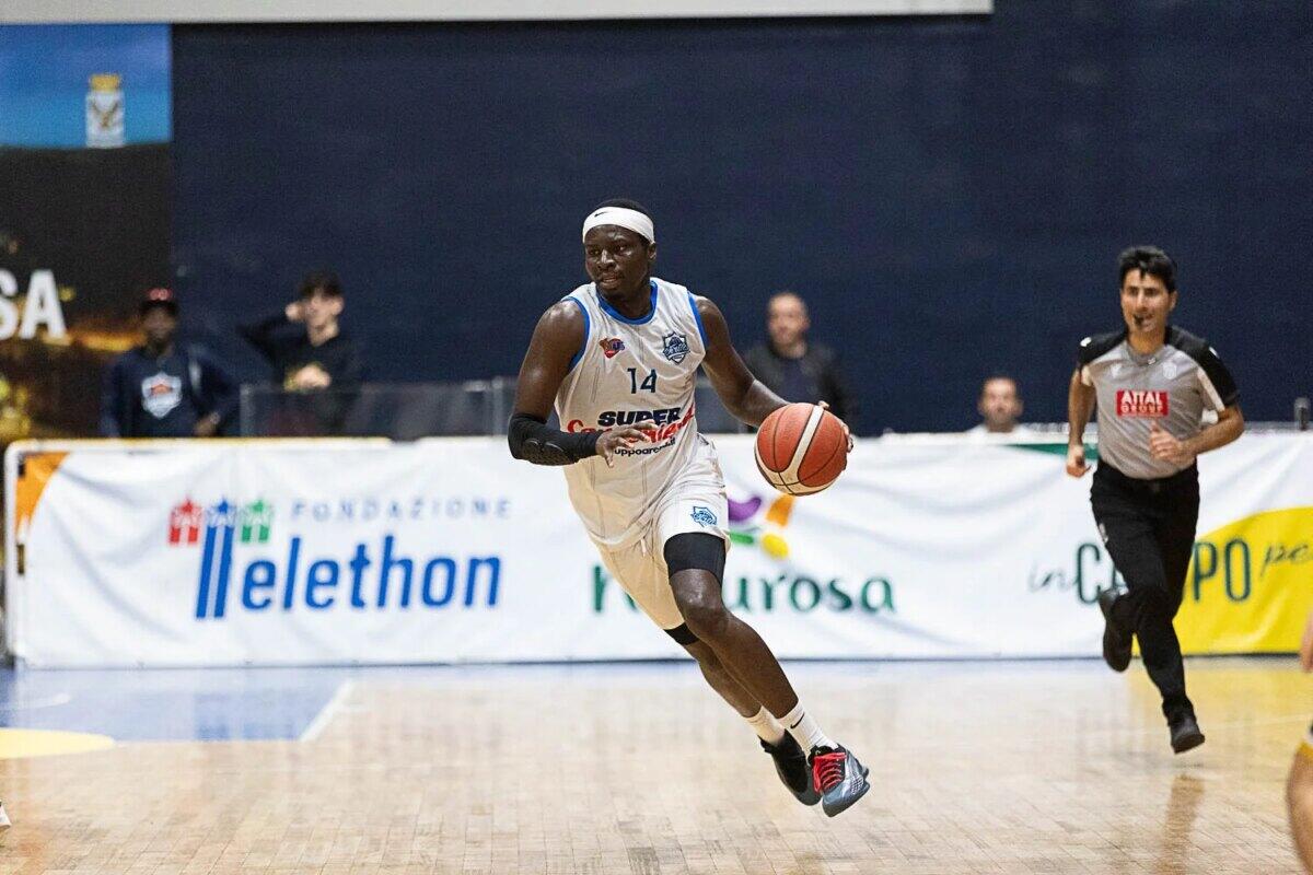 Infortunio per Emmanuel Adeola: il report della Virtus Ragusa sulla lesione alla caviglia - 