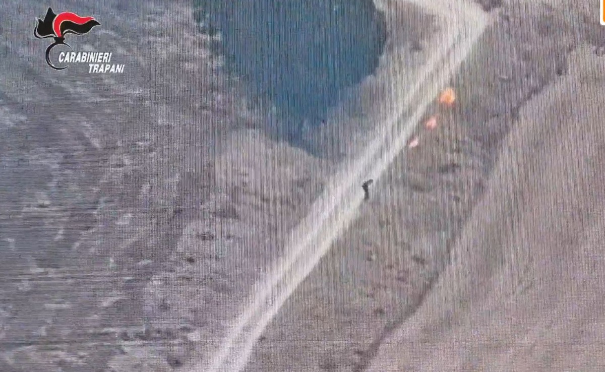 Arresti domiciliari per un dipendente regionale indagato per il vasto incendio vicino al Bosco Scorace