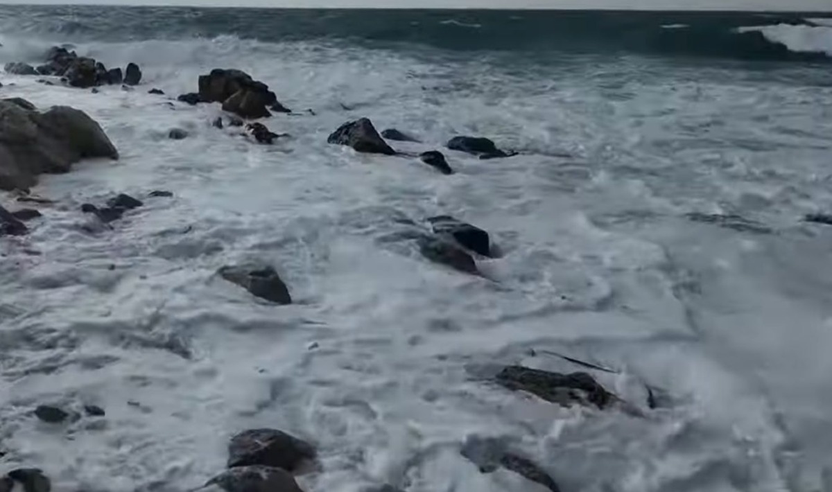 Mareggiate e venti di burrasca: onde fino a 9 metri su Sardegna, Sicilia e Calabria - 