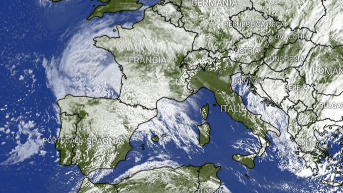 Raffiche fino a 150 km/h in Sicilia: Pittera spiega l'effetto orografico dei venti di ponente - Credit Foto Acireale Social