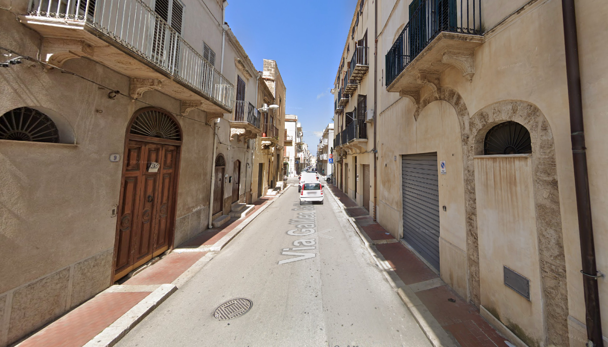 Tragedia ad Alcamo: muore 28enne precipitando dal secondo piano, procura apre accertamenti - 