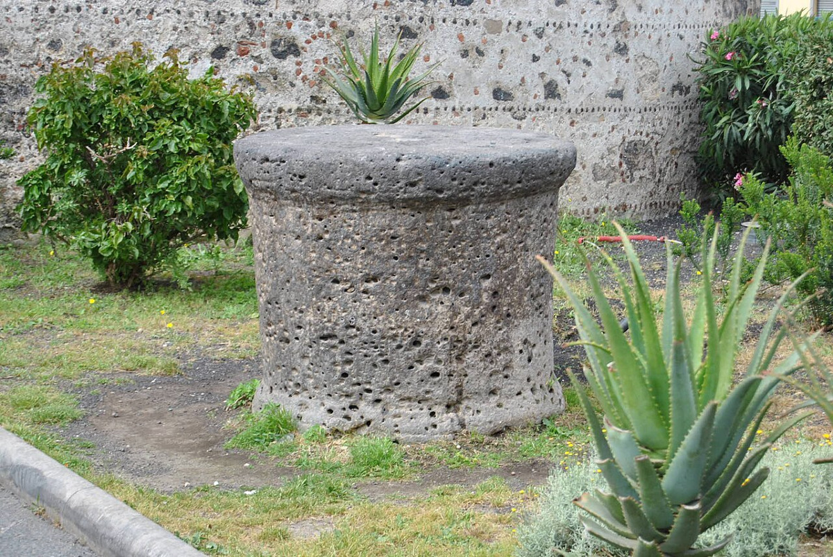 La Pietra del Malconsiglio: il macigno che custodisce un episodio di sangue e memoria - Foto: Archeo/Wikipedia