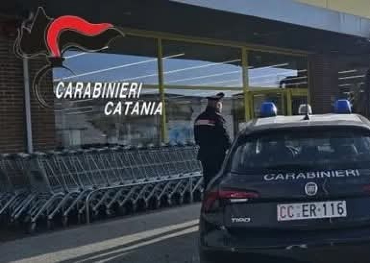 Catania, donna sorpresa a rubare al supermercato: coinvolta anche la figlia minorenne