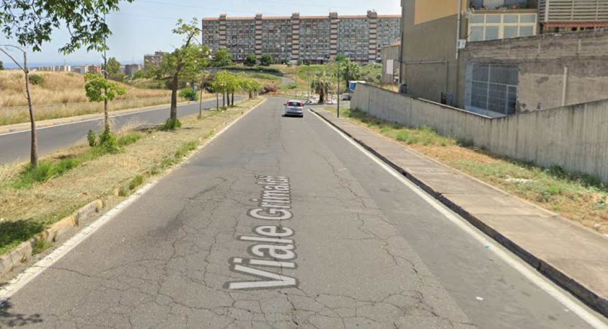 Rogo doloso a Librino: distrutto un chiosco mobile in viale Grimaldi - Credit Foto Google Maps