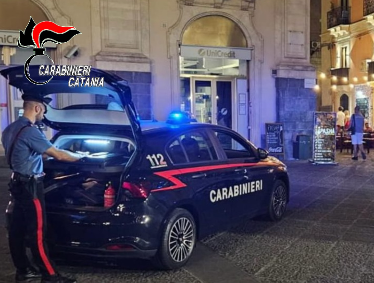 Catania, minorenne arrestato per spaccio: si riforniva dal sottosella di uno scooter - 