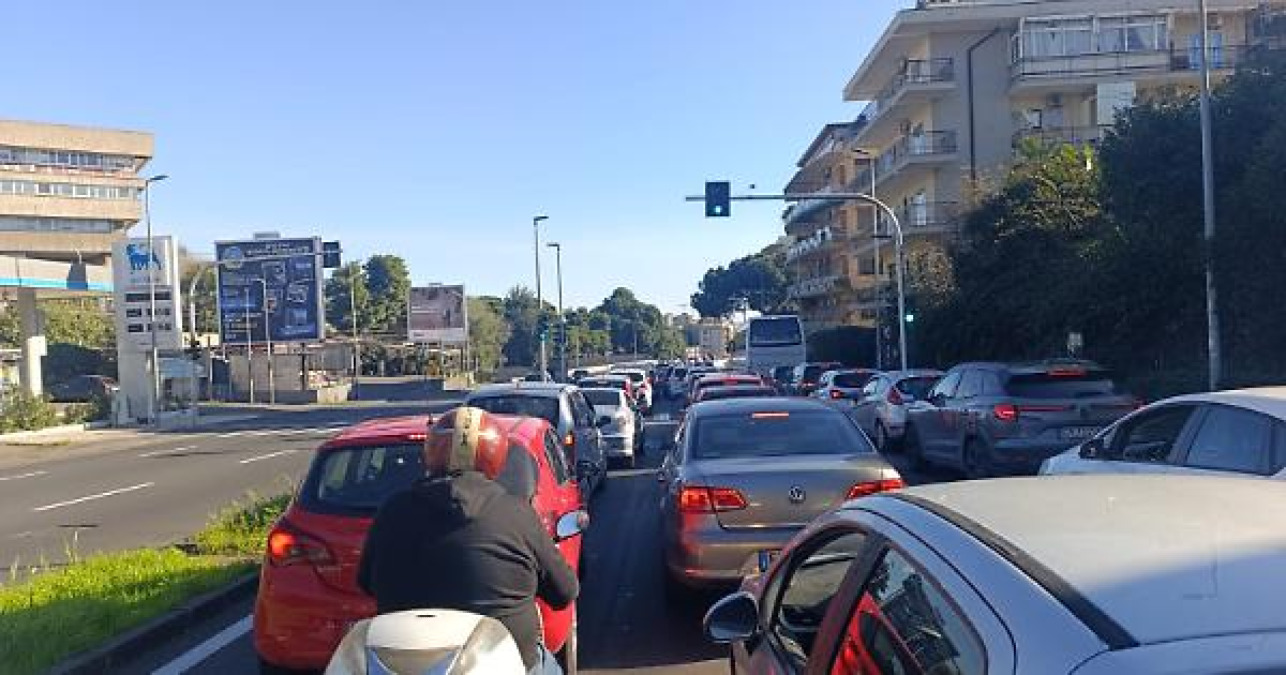 Catania, 103 ore perse all'anno nel traffico: i sindacati chiedono la nuova tangenziale - 