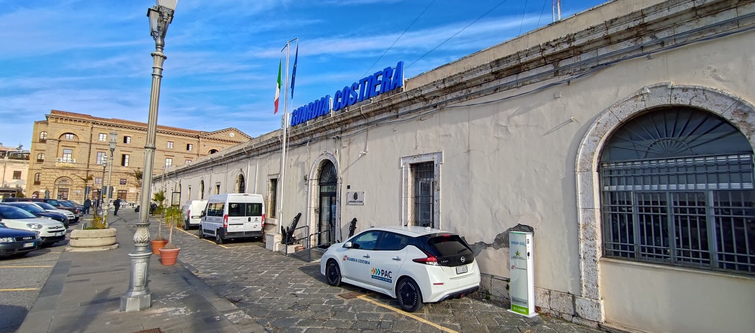 Capo Milazzo, sequestrati oltre 38 kg di droga: 350 panetti rinvenuti sulla spiaggia - Credit Foto Guardia Costiera