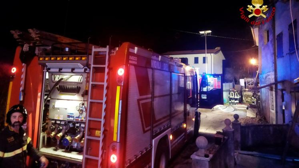 Fuga di gas nel centro di Ragusa: piazza Vann'Antò chiusa, vigili del fuoco e carabinieri intervenuti - 