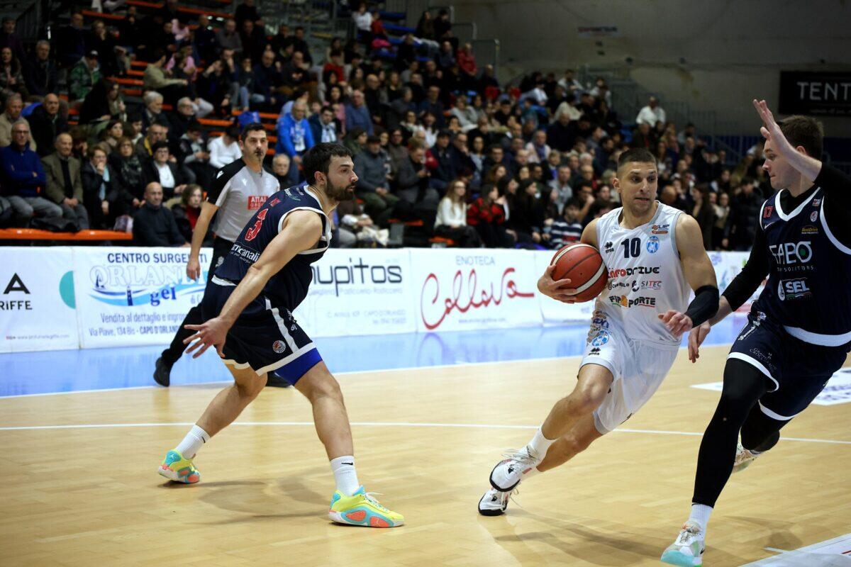 Orlandina lotta ma cede alla solidità della Herons Montecatini: finale 69-93 - 