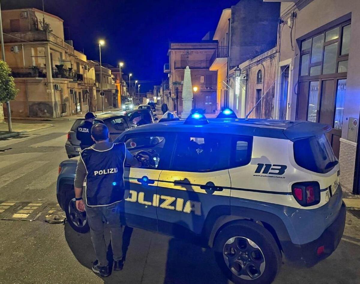 Polizia di Siracusa arresta rapinatore dopo due colpi in poche ore - 