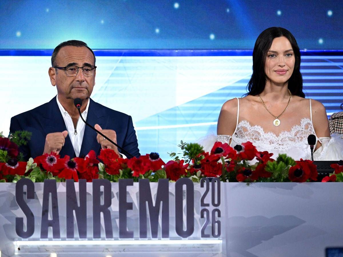 Sanremo 2026, ironia Conti su ascolti: "Sembra estate, capisco perché si abbassi platea tv..." - 