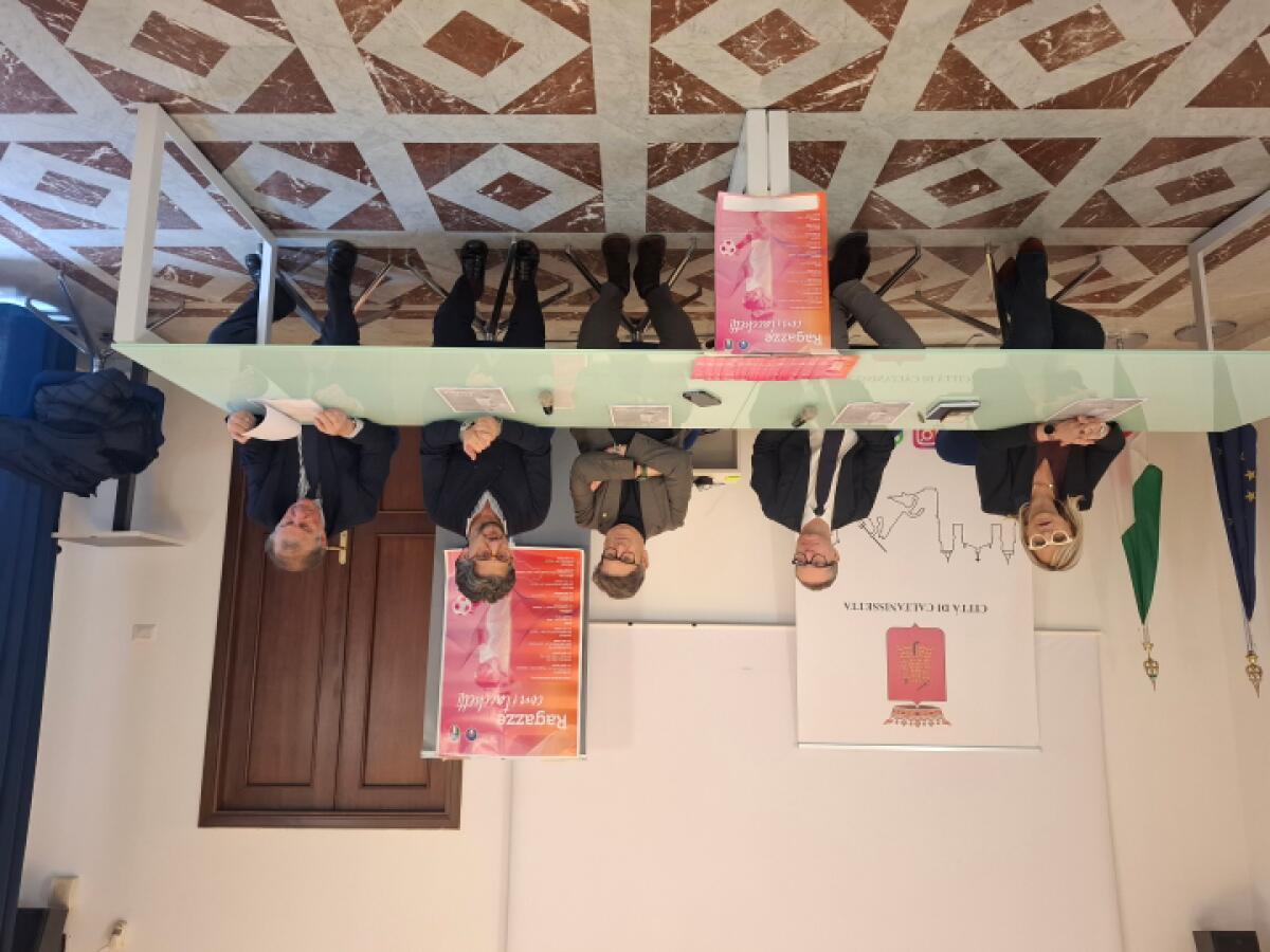 Comune di Caltanissetta ospita la conferenza stampa del progetto 'Ragazze con i tacchetti' - 